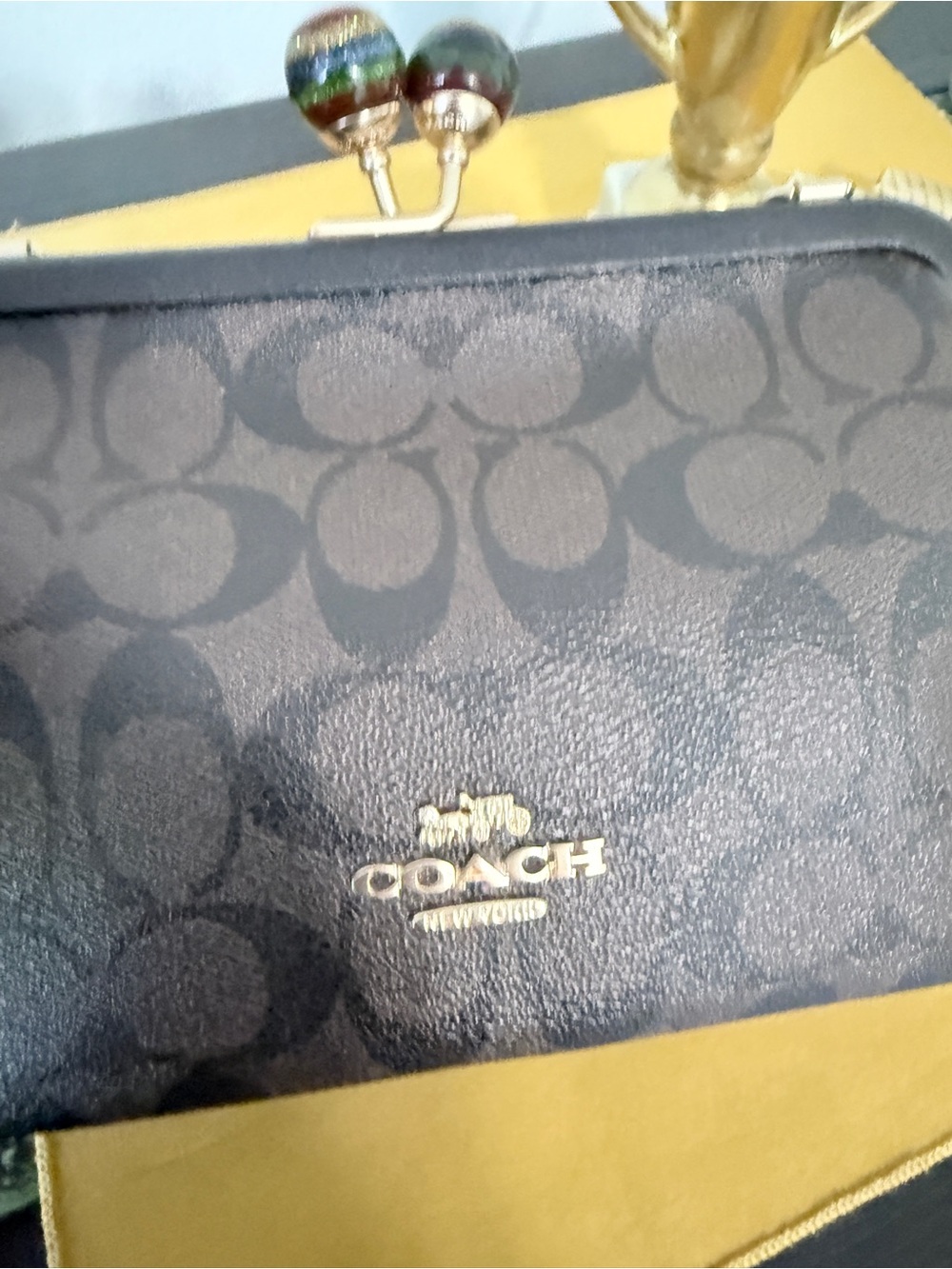 Black Kisslock Crossbody - Picture 12 of 16